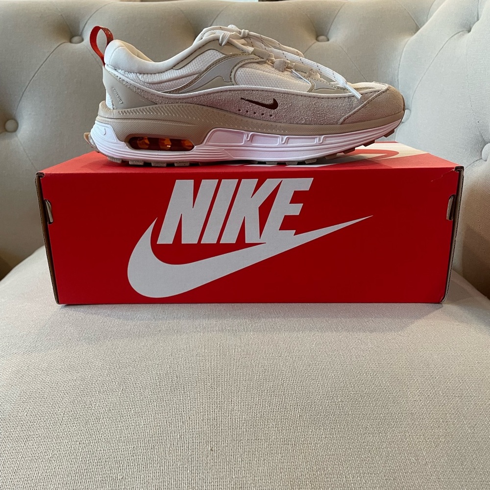 Nike Air Max Bliss SE. Women’s 7.5